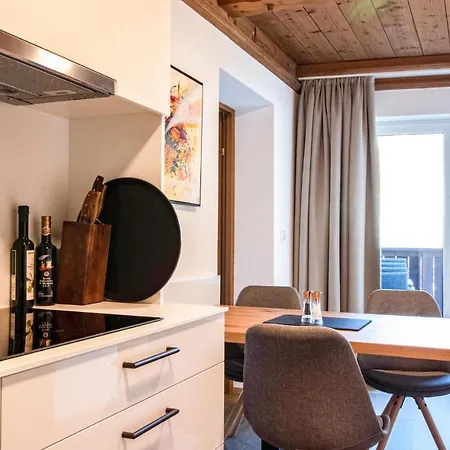 Wally Berg Apartment *